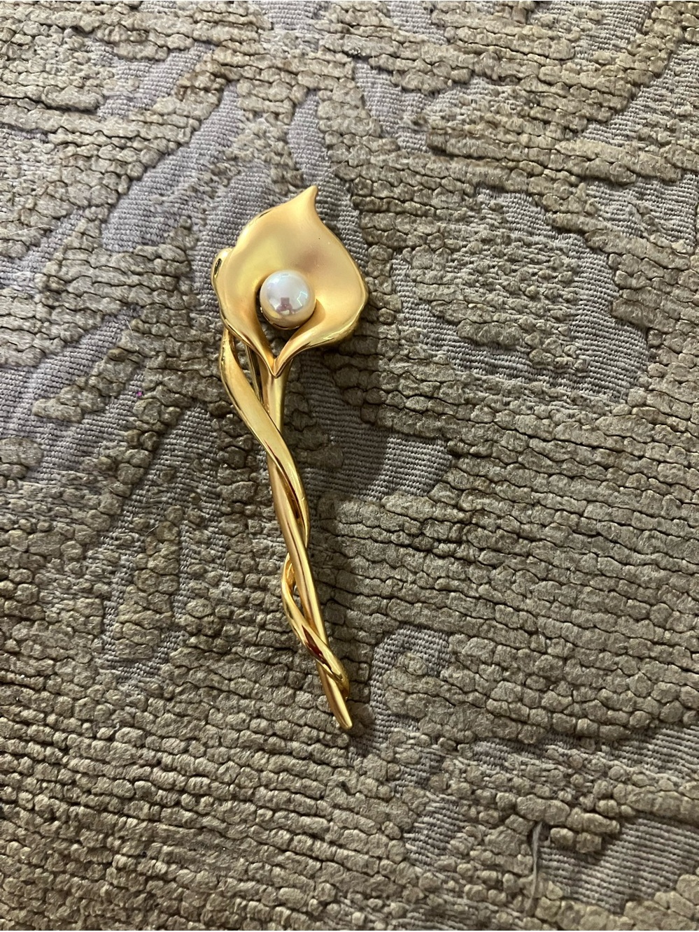 Gold tone Calla Lilly pin